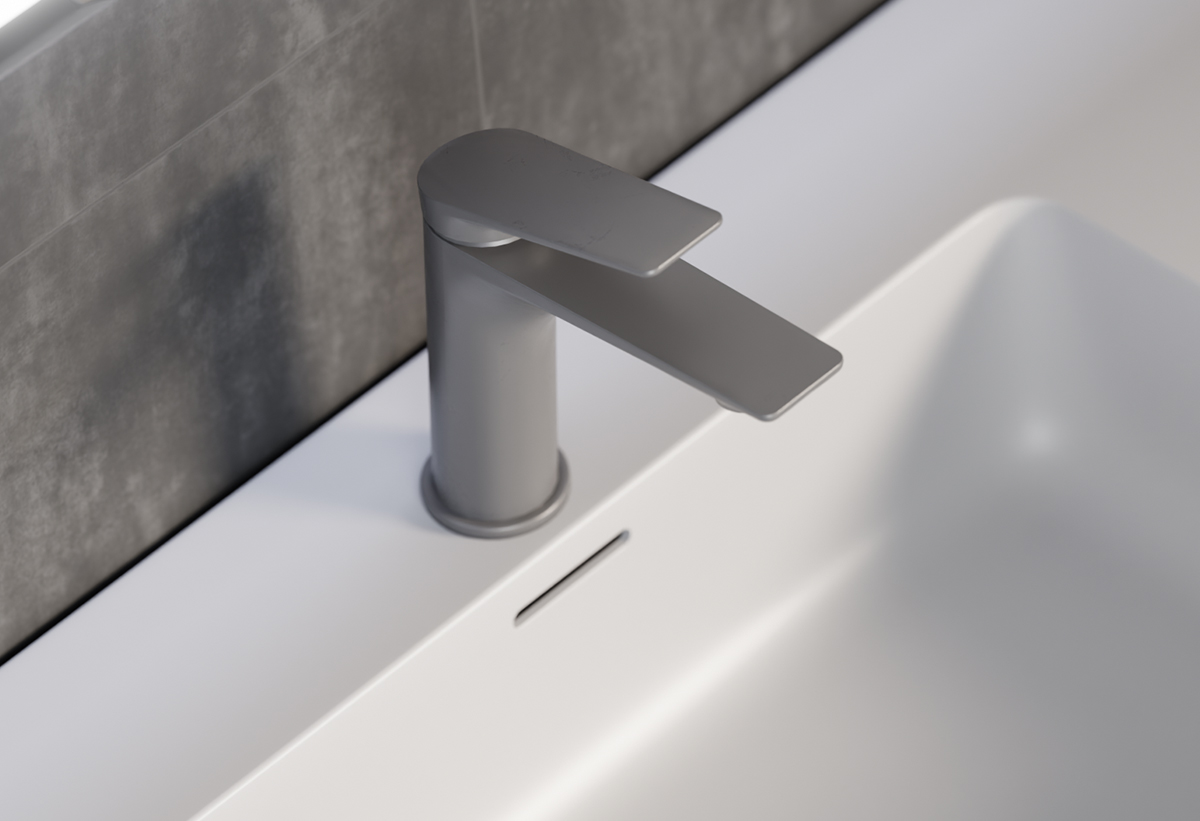 Παρουσίαζει τη μπαταρία σε κοντινή λήψη τοποθετημένη σε έναν νιπτήρα